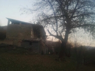 продается дом старой постройки с земельным участком в Ананури, Грузия. Фото 3