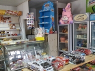Действующий магазин в оживленном районе Хелвачаури, Аджария, Грузия. Фото 4